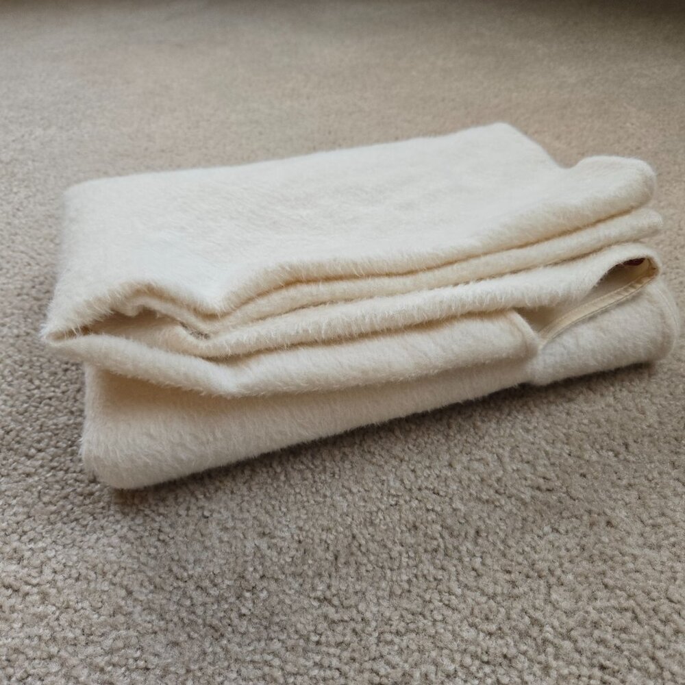 Kuna Baby Alpaca & Wool FUZZY FURRY Wrap - Picture 14 of 15